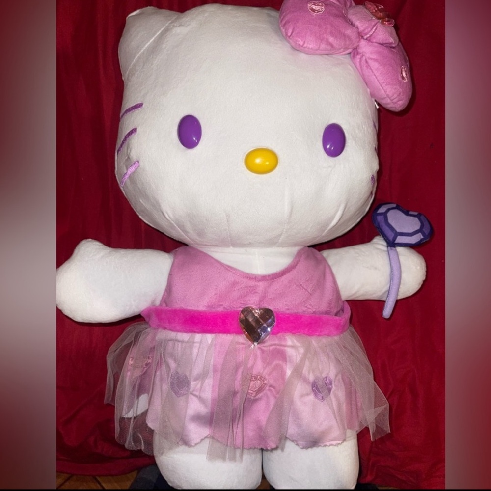 Hello Kitty , Brand New , just downsizing ❤️